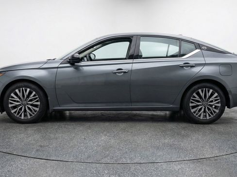 Used 2025 Nissan Altima 2.5 SV FWD image 5