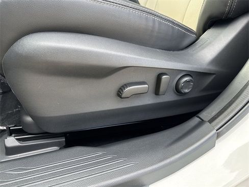 Certified 2025 Subaru Outback Limited image 18