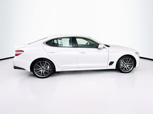 Used 2025 Genesis G70 2.5T image 10