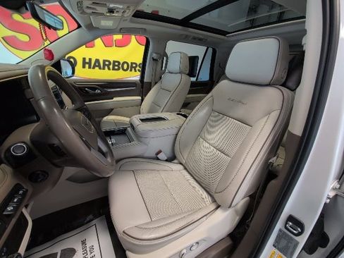 Used 2021 GMC Yukon Denali w/ Denali Premium Package AWD/4WD image 12