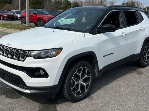 Used 2024 Jeep Compass Limited image 3