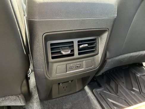Used 2024 GMC Canyon AT4 w/ AT4 Premium Package AWD/4WD image 28