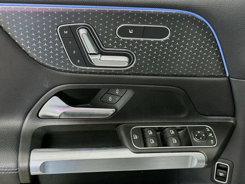 Used 2025 Mercedes-Benz GLB 250 4MATIC image 16