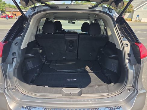 Used 2018 Nissan Rogue SV AWD/4WD image 19