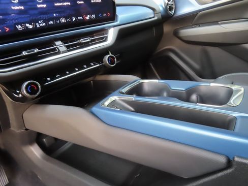 New 2026 Chevrolet Equinox EV LT w/ Convenience Package II image 6