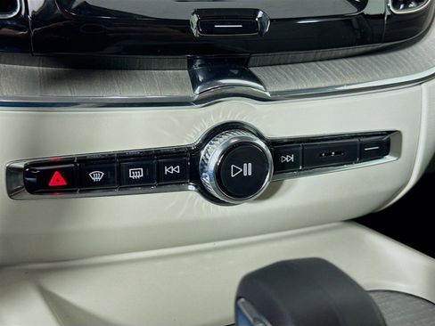 Certified 2025 Volvo XC60 B5 Plus w/ Protection Package Premier image 18