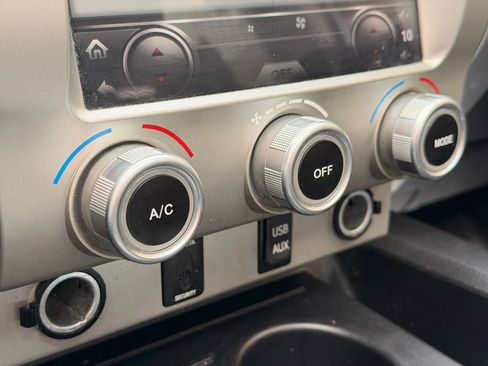 Used 2014 Toyota Tundra Platinum image 28