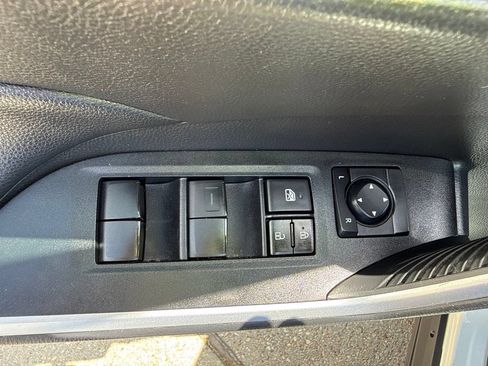 Used 2021 Toyota RAV4 LE AWD/4WD image 10