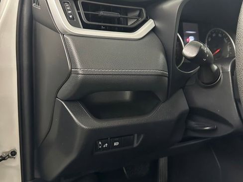 Used 2021 Toyota RAV4 LE AWD/4WD image 13