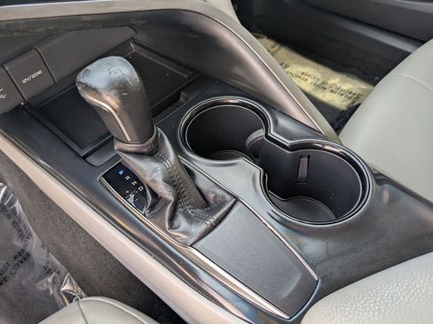 Used 2018 Toyota Camry SE w/ Moonroof Package FWD image 26