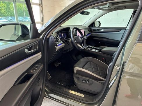 Used 2024 Volkswagen Atlas Peak Edition SE AWD/4WD image 10