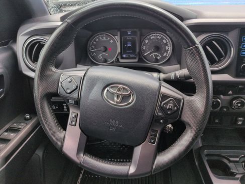 Used 2018 Toyota Tacoma TRD Sport image 14