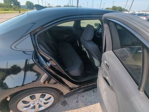 Used 2025 Toyota Corolla LE FWD image 4