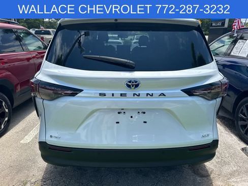 Used 2025 Toyota Sienna XLE FWD image 5