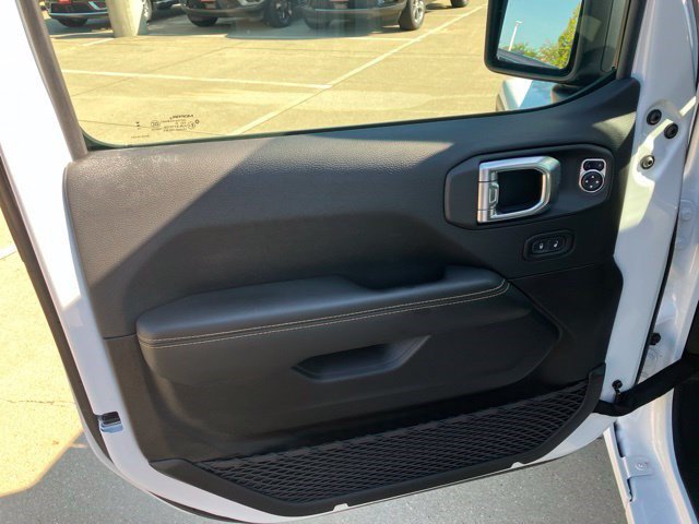 Certified 2025 Jeep Wrangler Unlimited Sahara AWD/4WD image 9