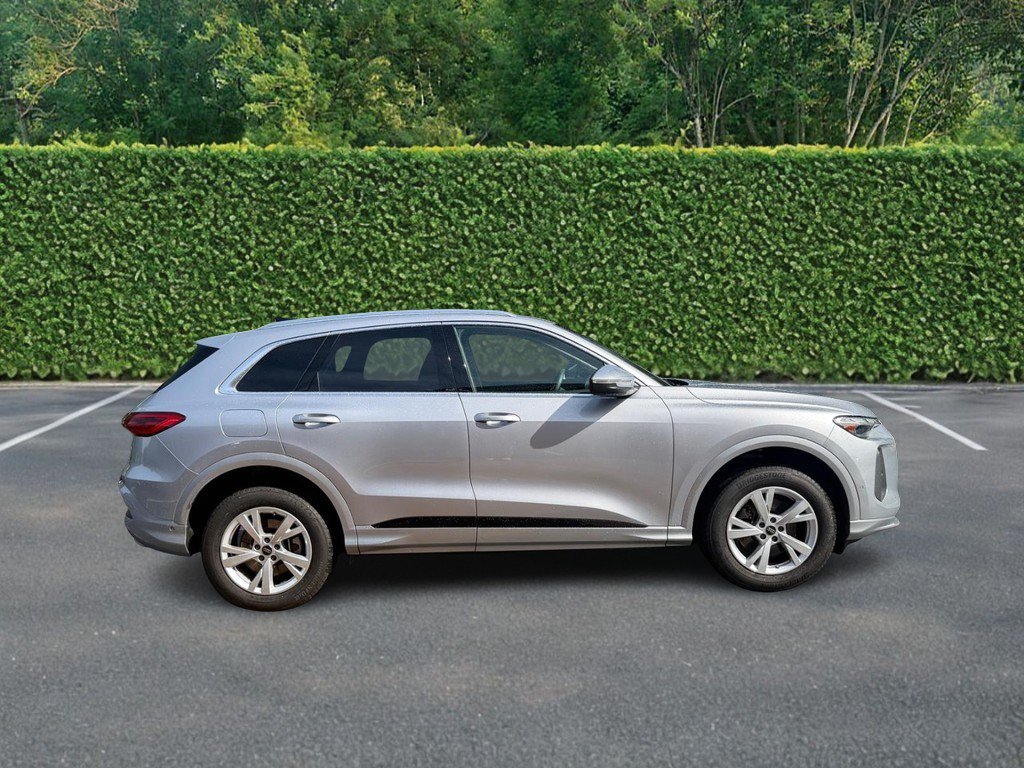 Used 2025 Audi Q5 Premium w/ Convenience Package AWD/4WD image 2