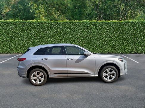 Used 2025 Audi Q5 Premium w/ Convenience Package AWD/4WD image 2