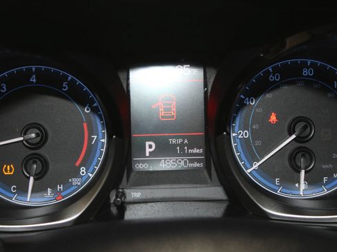 Used 2016 Toyota Corolla LE FWD image 11