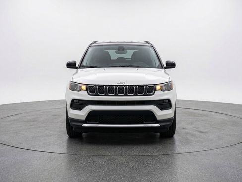 Used 2025 Jeep Compass Limited AWD/4WD image 2