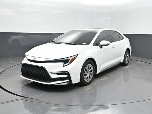 Used 2024 Toyota Corolla SE w/ SE Premium Package FWD image 1