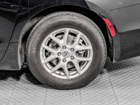 Used 2024 Chrysler Pacifica Touring-L FWD image 35