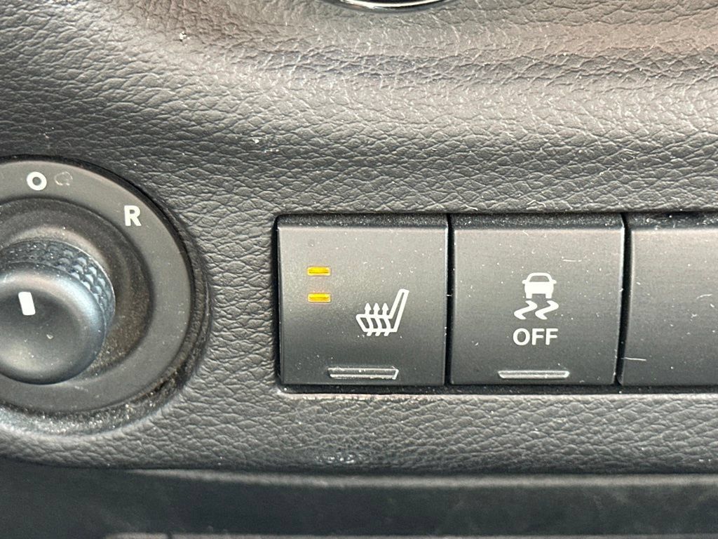 Used 2017 Jeep Wrangler Unlimited Sahara AWD/4WD image 6