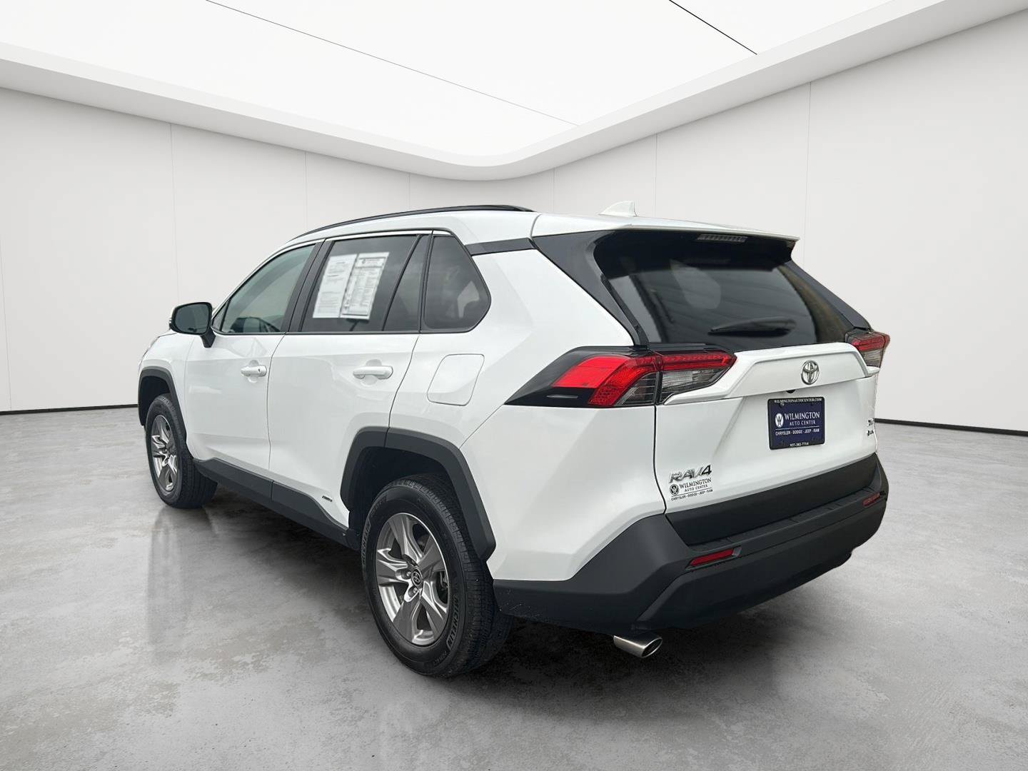Used 2025 Toyota RAV4 XLE AWD/4WD image 35