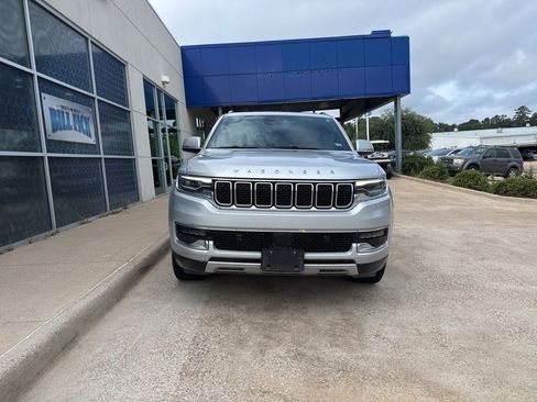 Used 2022 Jeep Wagoneer Series II RWD image 3