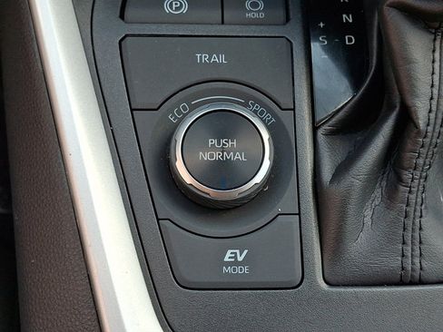 Used 2025 Toyota RAV4 XLE AWD/4WD image 24