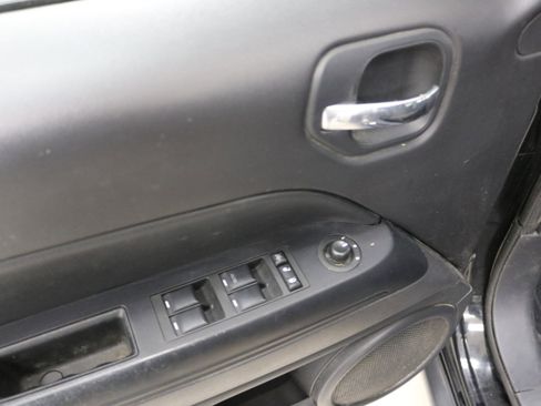 Used 2016 Jeep Patriot Latitude image 12