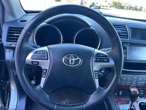 Used 2013 Toyota Highlander Limited FWD image 16