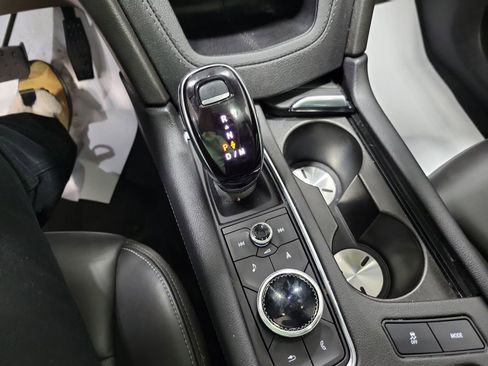 Used 2025 Cadillac XT6 Premium Luxury image 32