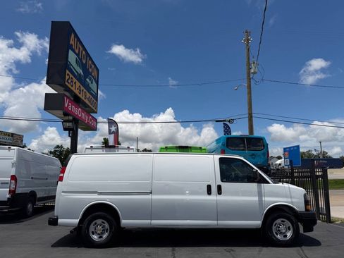 Used 2020 Chevrolet Express 3500 Extended w/ Driver Convenience Package RWD image 3