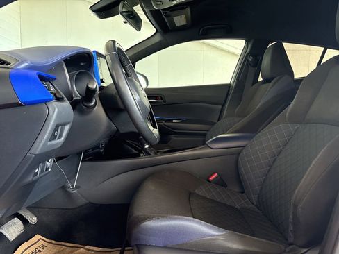 Used 2020 Toyota C-HR XLE FWD image 10