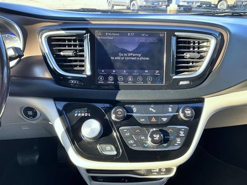 Used 2019 Chrysler Pacifica Touring-L Plus FWD image 14