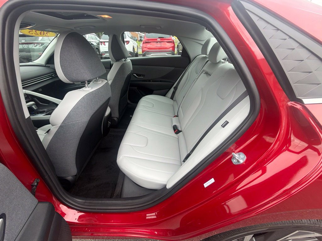 Certified 2025 Hyundai Elantra Limited FWD image 24