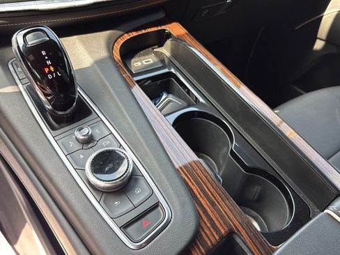 Used 2021 Cadillac Escalade Luxury AWD/4WD image 39