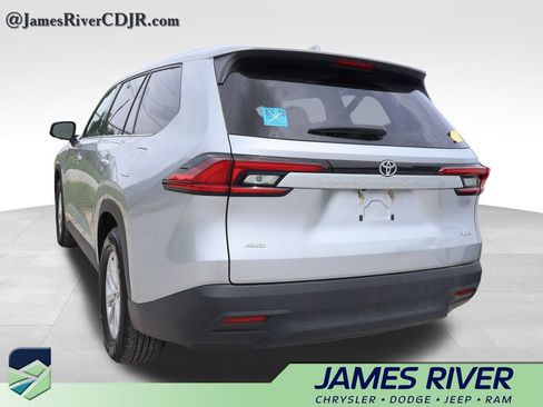 Used 2025 Toyota Grand Highlander AWD image 18