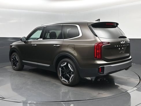 Certified 2025 Kia Telluride S FWD image 4