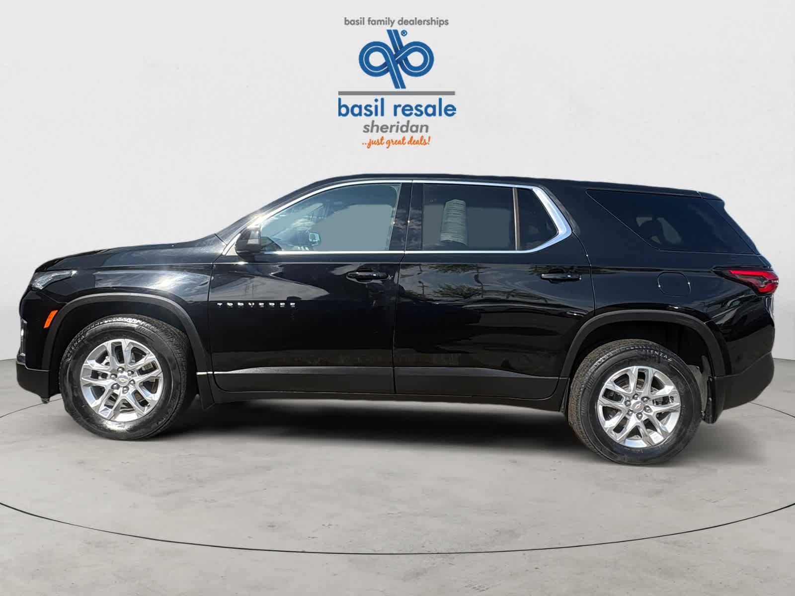 Used 2023 Chevrolet Traverse LS AWD/4WD image 3