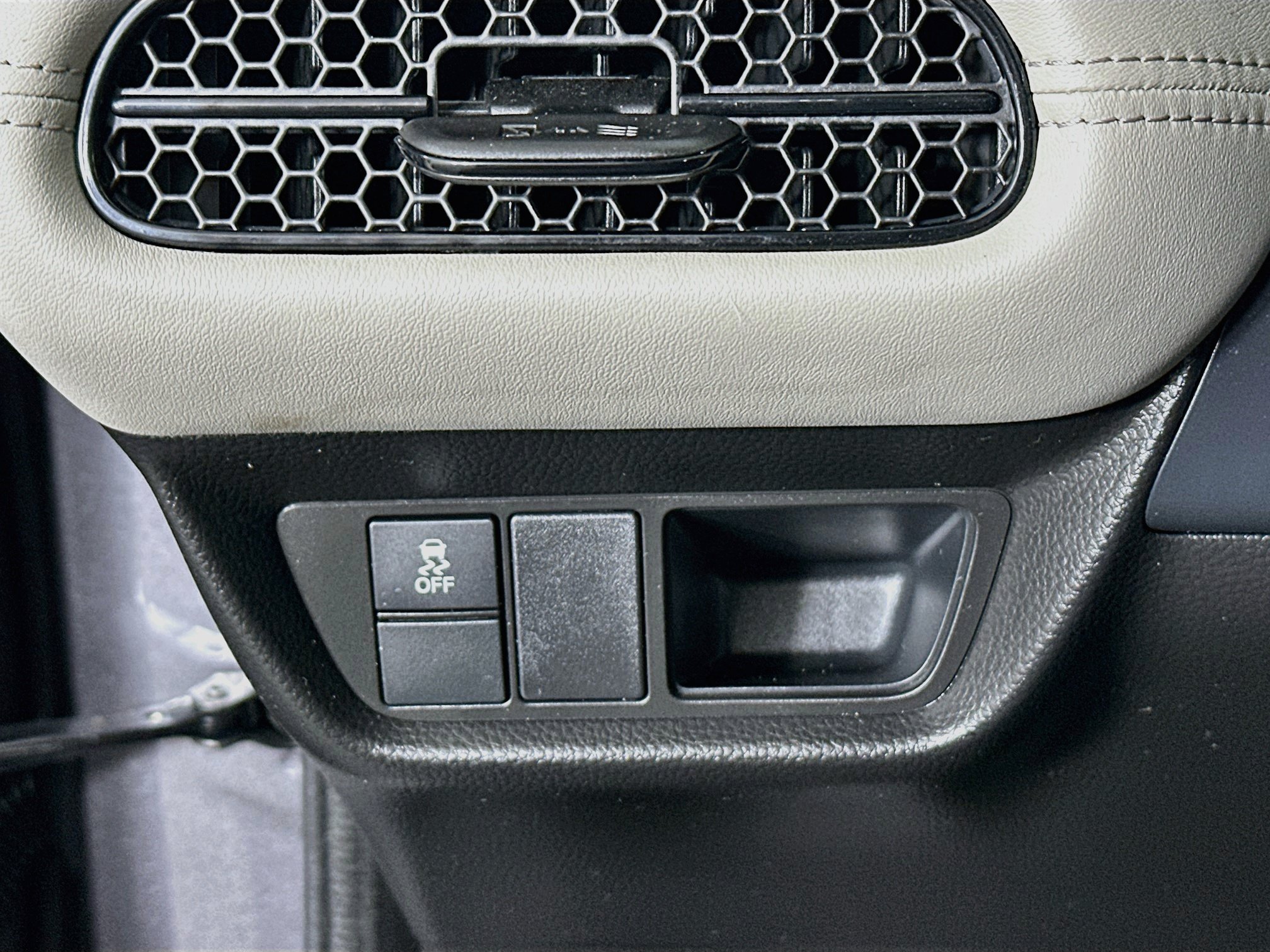 Used 2025 Honda HR-V LX image 16