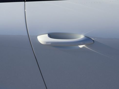 New 2026 Porsche Macan image 17