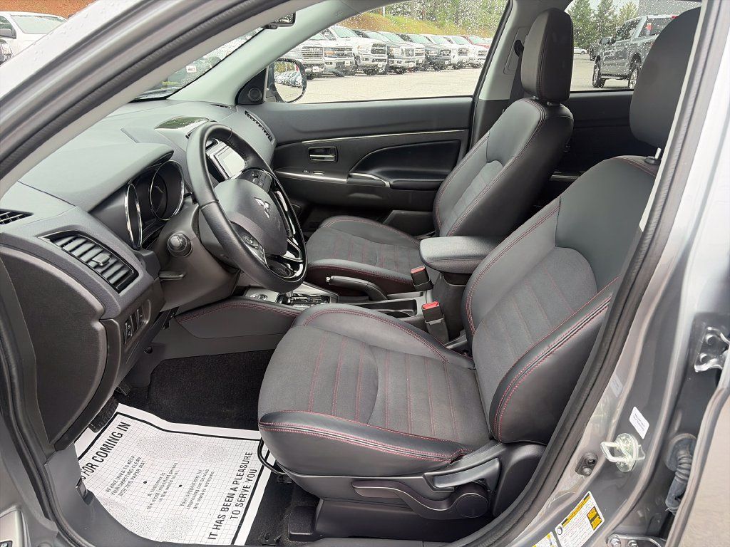 Used 2025 Mitsubishi Outlander Sport SE AWD/4WD image 9