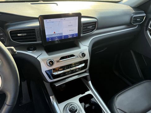 Used 2022 Ford Explorer XLT w/ Equipment Group 202A image 18