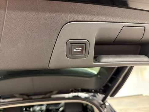 Used 2022 Buick Envision Essence w/ Technology Package I FWD image 19