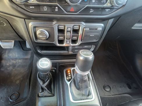 Used 2020 Jeep Wrangler Unlimited Sahara image 20