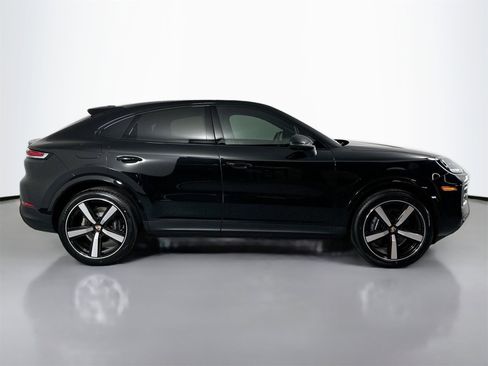 Certified 2025 Porsche Cayenne Coupe image 8