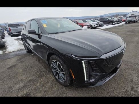 Used 2025 Cadillac Lyriq Sport image 2
