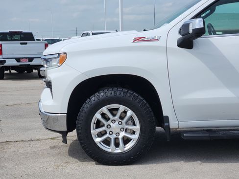 Used 2022 Chevrolet Silverado 1500 LTZ w/ Z71 Off-Road Package AWD/4WD image 9