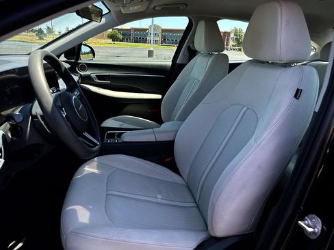 Used 2025 Hyundai Sonata SEL FWD image 11